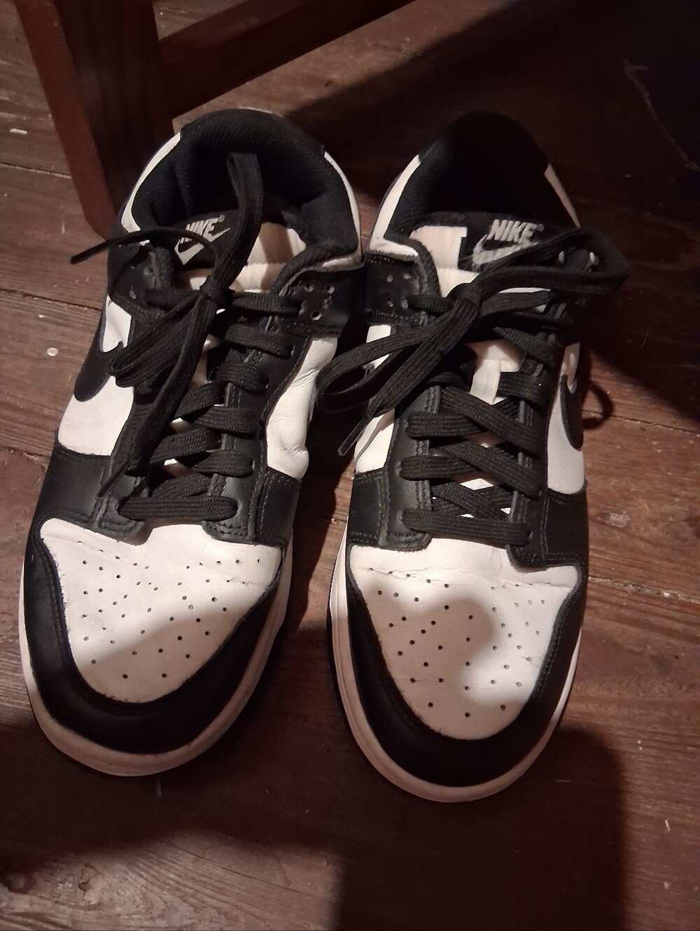 Nike Men’s Black/White Low-Top Sneakers